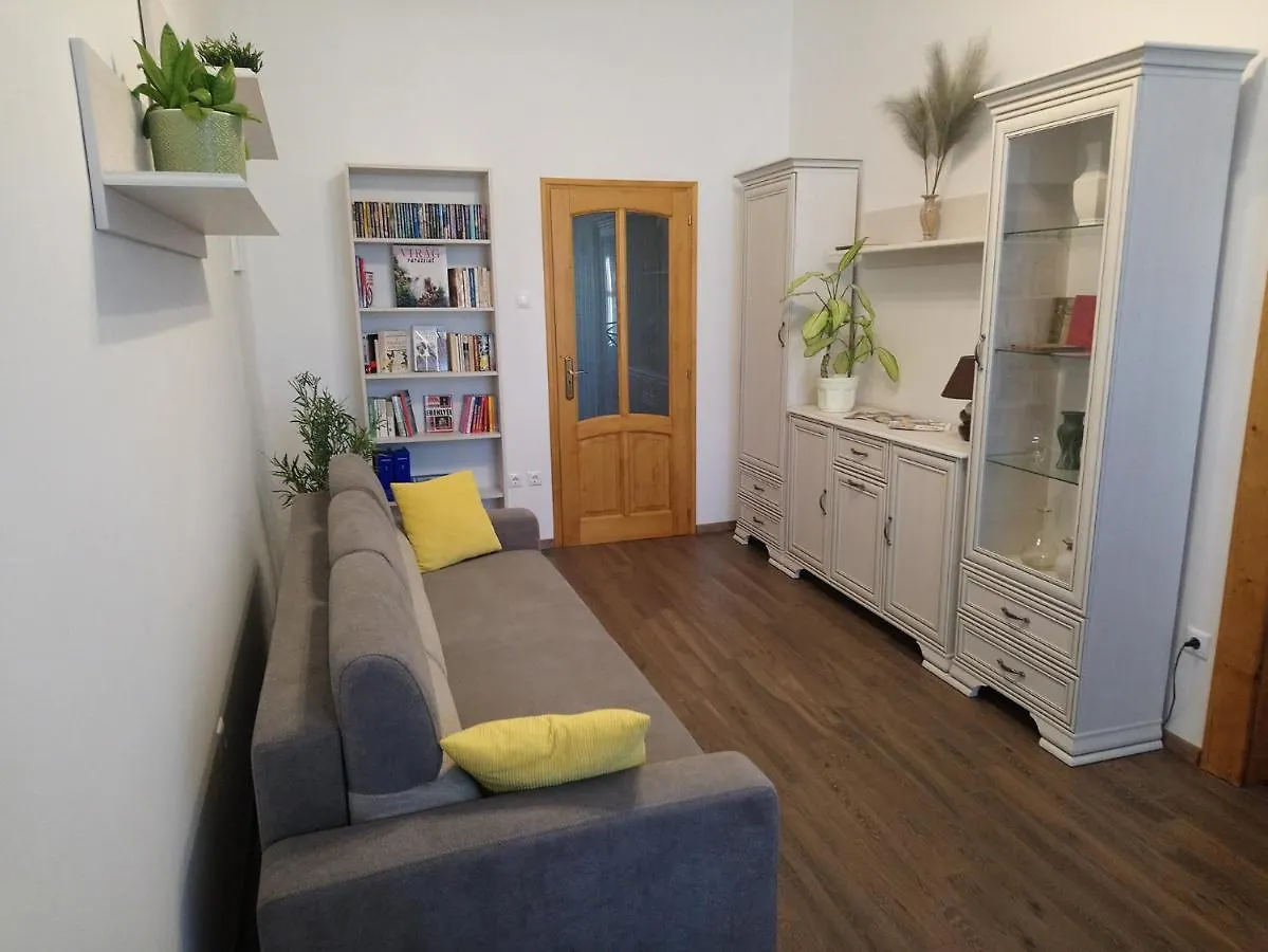 アパート Dolina Apartman エゲル