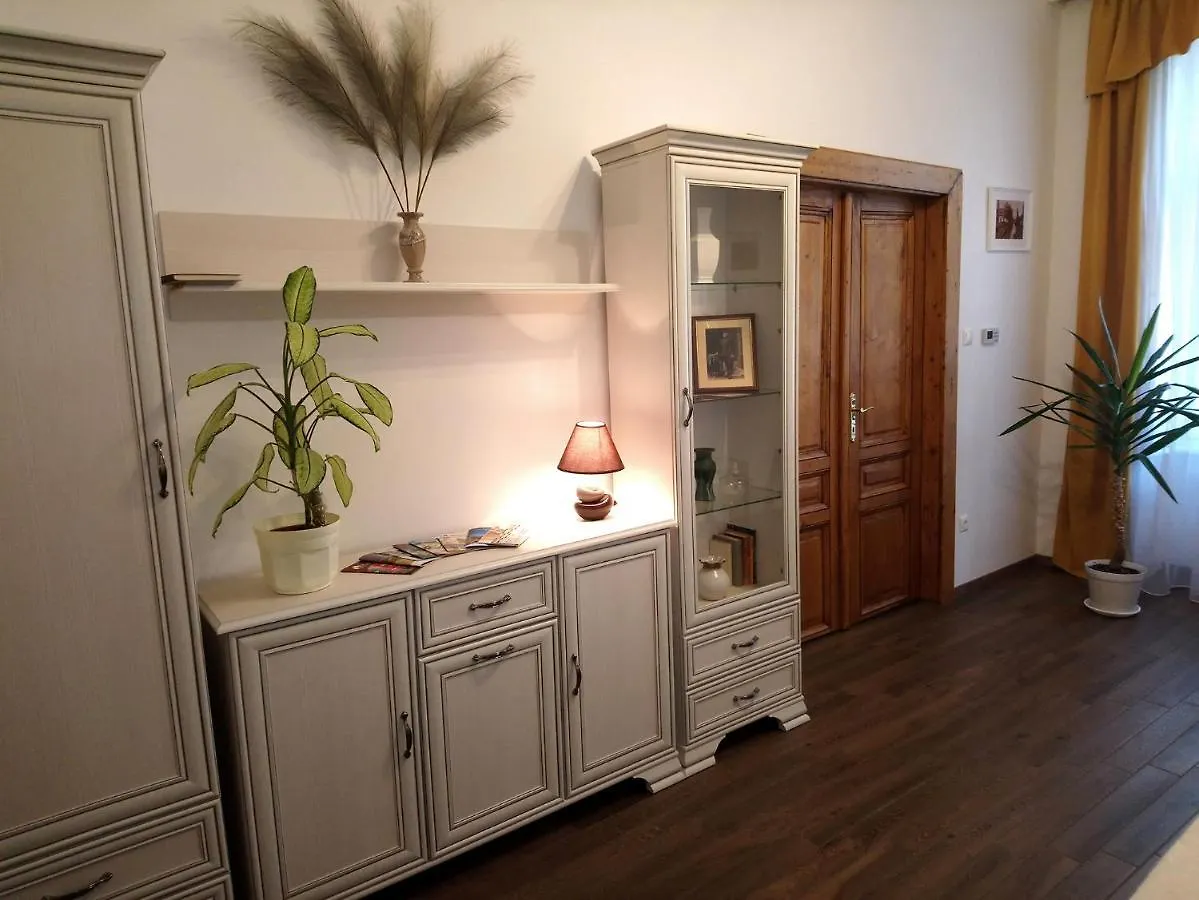 Dolina Apartman Έγκερ 0*,