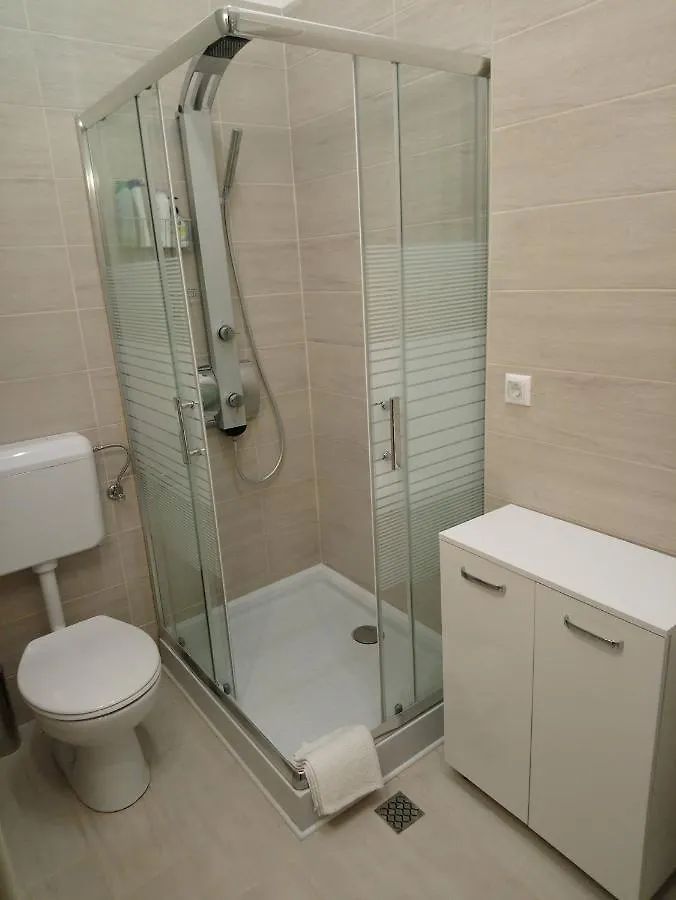 Dolina Apartman エゲル 0*,